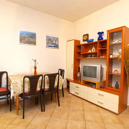 Apartment In 713 *