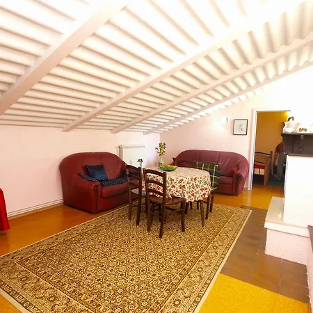 Apartment In 713
